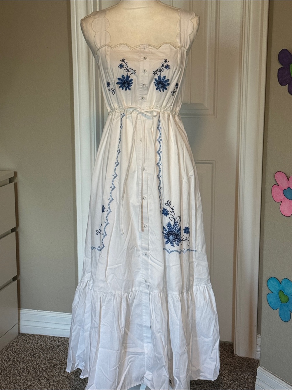 NWOT Moon River 100%Cotton White Maxi Dress w Blue Floral Embroidery SZ M - Picture 3 of 15
